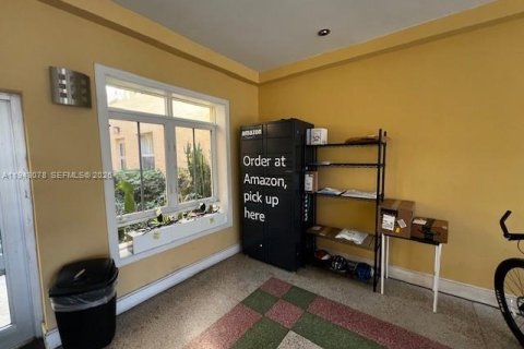 Condo in Miami Beach, Florida, 1 bedroom  № 2000223 - photo 30