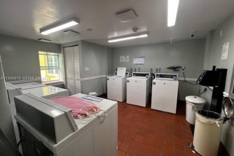 Condo in Miami Beach, Florida, 1 bedroom  № 2000223 - photo 28