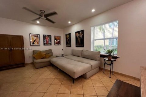 Condo in Miami Beach, Florida, 1 bedroom  № 2000223 - photo 14