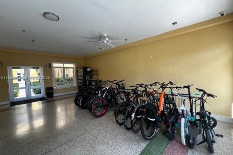 Condo in Miami Beach, Florida, 1 bedroom  № 2000223 - photo 29