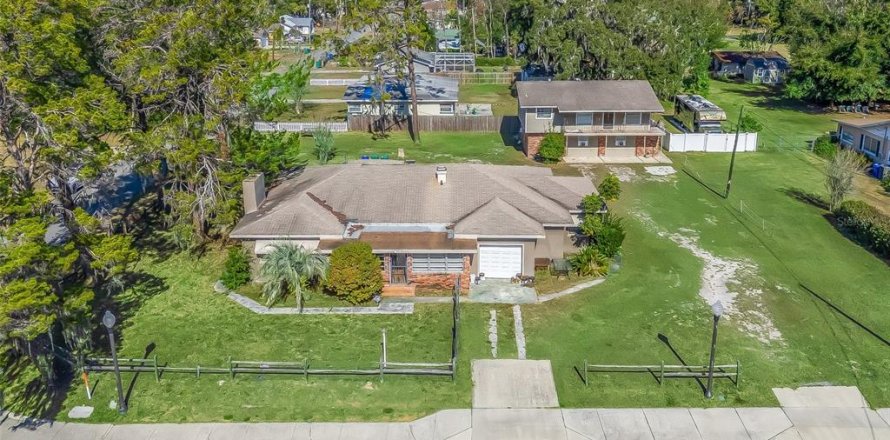 Villa ou maison à Wildwood, Floride 6 chambres, 285.58 m2 № 1534467