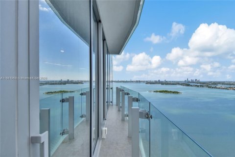 Condo in Miami, Florida, 1 bedroom  № 1944838 - photo 3