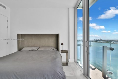 Condo in Miami, Florida, 1 bedroom  № 1944838 - photo 4