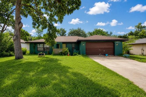 House in Ocala, Florida 2 bedrooms, 130.25 sq.m. № 2275603