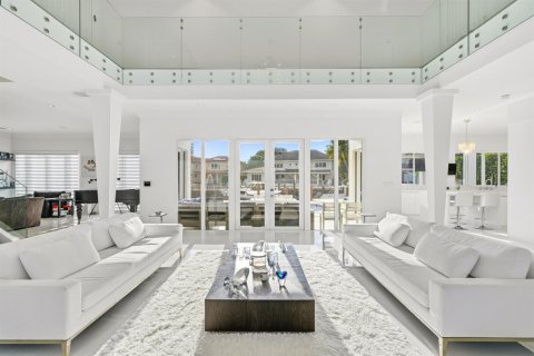 Casa en venta en North Miami Beach, Florida, 5 dormitorios, 467.02 m2 № 2188377 - foto 8