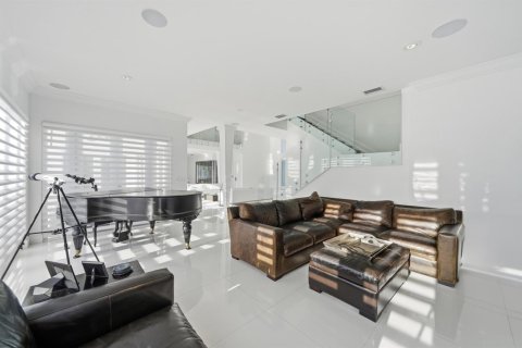 Casa en venta en North Miami Beach, Florida, 5 dormitorios, 467.02 m2 № 2188377 - foto 15