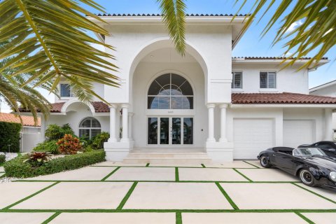 Casa en venta en North Miami Beach, Florida, 5 dormitorios, 467.02 m2 № 2188377 - foto 5