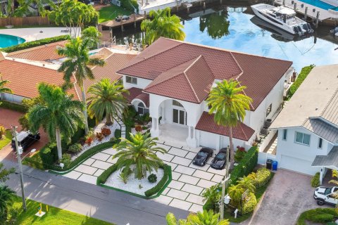 Casa en venta en North Miami Beach, Florida, 5 dormitorios, 467.02 m2 № 2188377 - foto 2