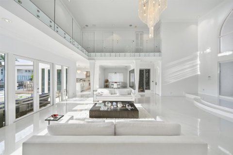 Casa en venta en North Miami Beach, Florida, 5 dormitorios, 467.02 m2 № 2188377 - foto 9