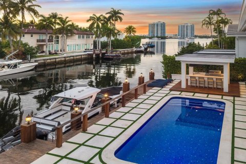 Casa en venta en North Miami Beach, Florida, 5 dormitorios, 467.02 m2 № 2188377 - foto 4