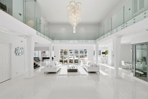Casa en venta en North Miami Beach, Florida, 5 dormitorios, 467.02 m2 № 2188377 - foto 7