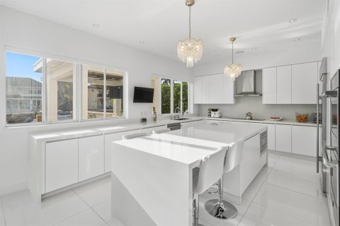 Casa en venta en North Miami Beach, Florida, 5 dormitorios, 467.02 m2 № 2188377 - foto 17