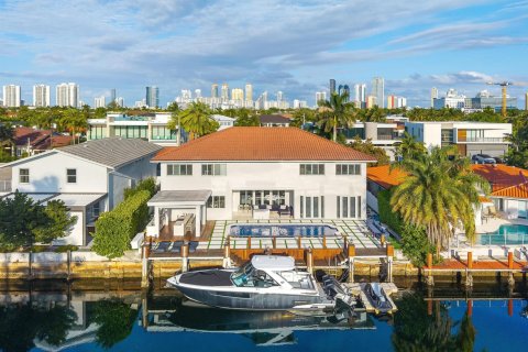 Casa en venta en North Miami Beach, Florida, 5 dormitorios, 467.02 m2 № 2188377 - foto 25