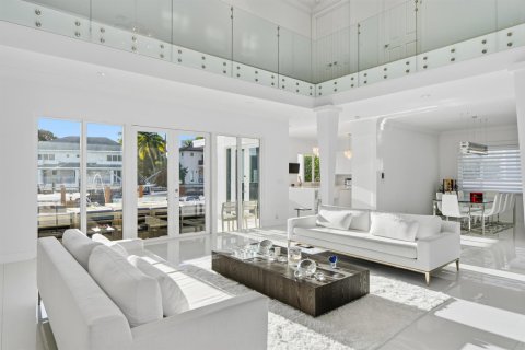 Casa en venta en North Miami Beach, Florida, 5 dormitorios, 467.02 m2 № 2188377 - foto 10