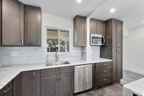 House in Fort Lauderdale, Florida 3 bedrooms, 119.1 sq.m. № 2083804 - photo 18