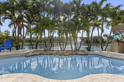 Villa ou maison à vendre à West Palm Beach, Floride: 4 chambres, 222.78 m2 № 2251955 - photo 4
