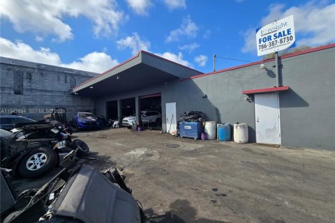 Commercial property in Miami Gardens, Florida № 2152774 - photo 10