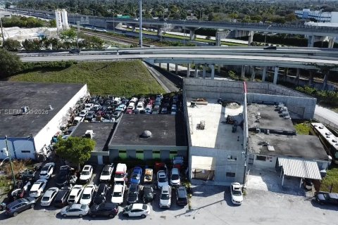 Commercial property in Miami Gardens, Florida № 2152774 - photo 11