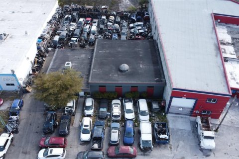 Commercial property in Miami Gardens, Florida № 2152774 - photo 2