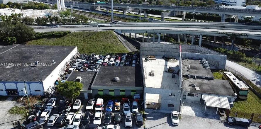 Commercial property in Miami Gardens, Florida № 2152774