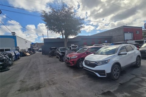 Commercial property in Miami Gardens, Florida № 2152774 - photo 8