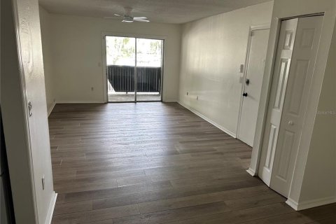 Condo in Altamonte Springs, Florida, 2 bedrooms  № 2386343 - photo 4