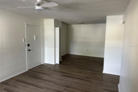 Condo in Altamonte Springs, Florida, 2 bedrooms  № 2386343 - photo 3