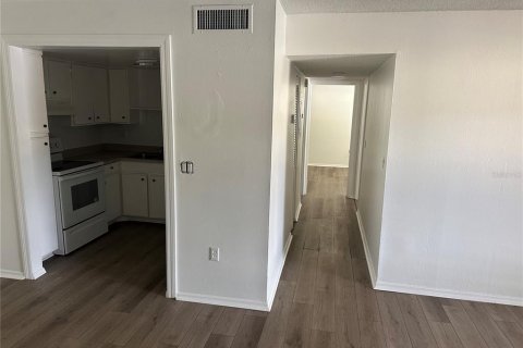 Condo in Altamonte Springs, Florida, 2 bedrooms  № 2386343 - photo 5