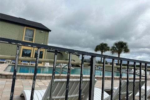 Condo in Altamonte Springs, Florida, 2 bedrooms  № 2386343 - photo 21