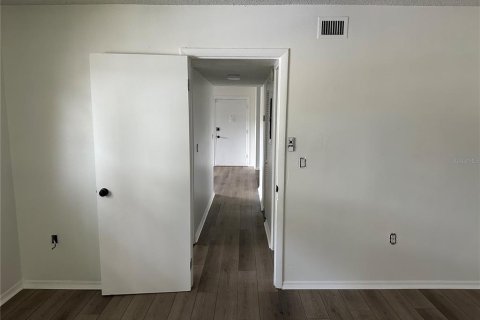 Condo in Altamonte Springs, Florida, 2 bedrooms  № 2386343 - photo 11
