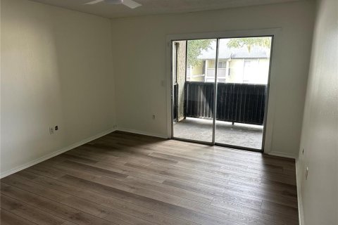 Condo in Altamonte Springs, Florida, 2 bedrooms  № 2386343 - photo 2