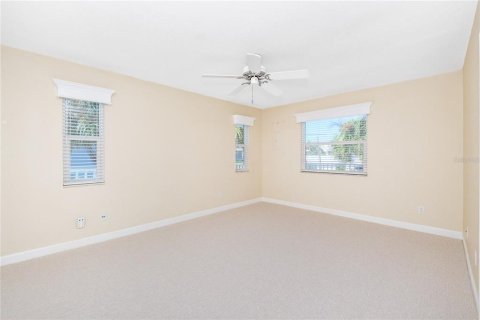 House in Englewood, Florida 3 bedrooms, 164.81 sq.m. № 2391230 - photo 22