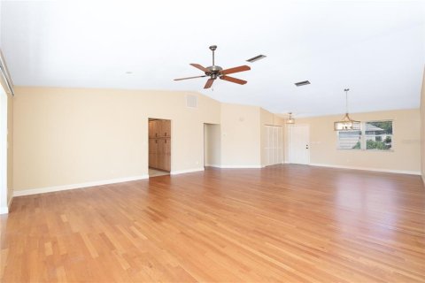 House in Englewood, Florida 3 bedrooms, 164.81 sq.m. № 2391230 - photo 8