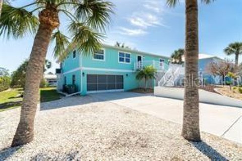 House in Englewood, Florida 3 bedrooms, 164.81 sq.m. № 2391230 - photo 3