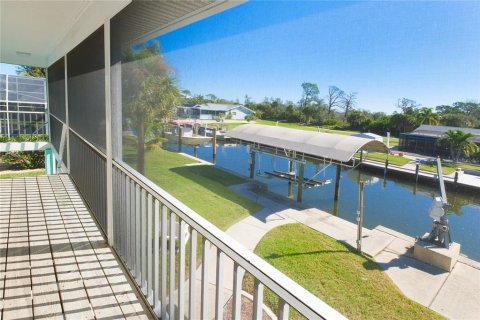 House in Englewood, Florida 3 bedrooms, 164.81 sq.m. № 2391230 - photo 15