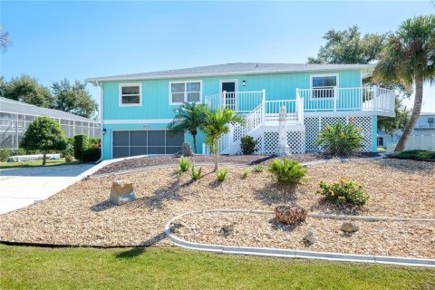 House in Englewood, Florida 3 bedrooms, 164.81 sq.m. № 2391230