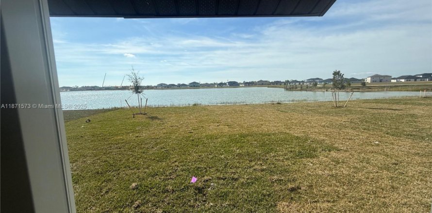 Casa en Fort Myers, Florida 3 dormitorios № 1920101