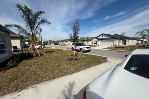 Casa en alquiler en Fort Myers, Florida, 3 dormitorios № 1920101 - foto 5