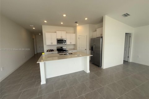 Casa en alquiler en Fort Myers, Florida, 3 dormitorios № 1920101 - foto 2