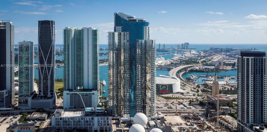 Кондоминиум с 2 спальнями в Майами, Флорида № 2013194