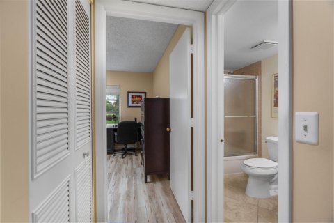 Condo in Delray Beach, Florida, 2 bedrooms  № 2183437 - photo 23