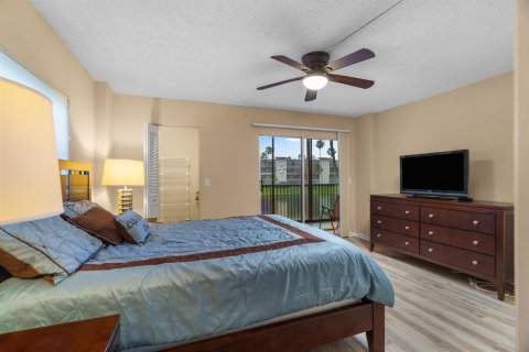 Condo in Delray Beach, Florida, 2 bedrooms  № 2183437 - photo 17