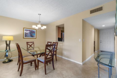 Condo in Delray Beach, Florida, 2 bedrooms  № 2183437 - photo 11