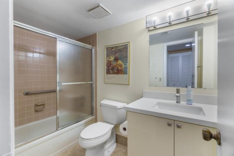 Condo in Delray Beach, Florida, 2 bedrooms  № 2183437 - photo 27