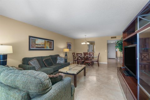 Condo in Delray Beach, Florida, 2 bedrooms  № 2183437 - photo 12