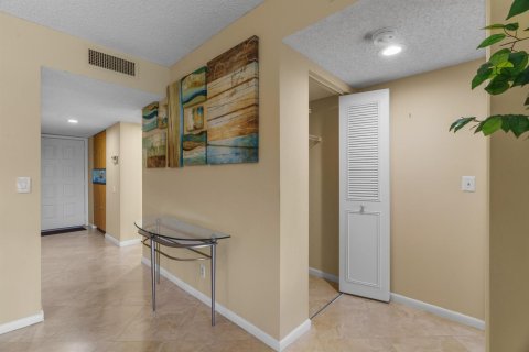 Condo in Delray Beach, Florida, 2 bedrooms  № 2183437 - photo 15