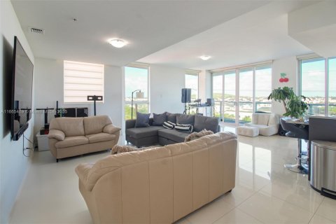 Condo in Doral, Florida, 3 bedrooms  № 1703341 - photo 1
