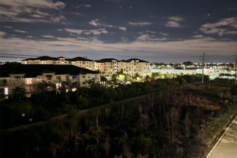 Condo in Doral, Florida, 3 bedrooms  № 1703341 - photo 24