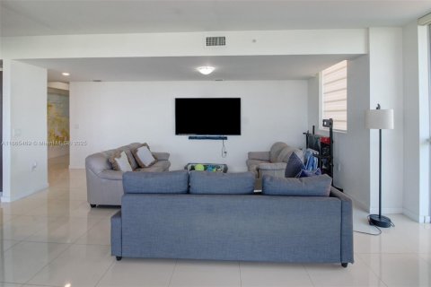 Condo in Doral, Florida, 3 bedrooms  № 1703341 - photo 6