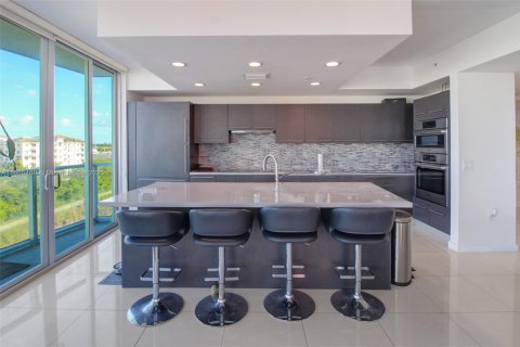 Condo in Doral, Florida, 3 bedrooms  № 1703341 - photo 2